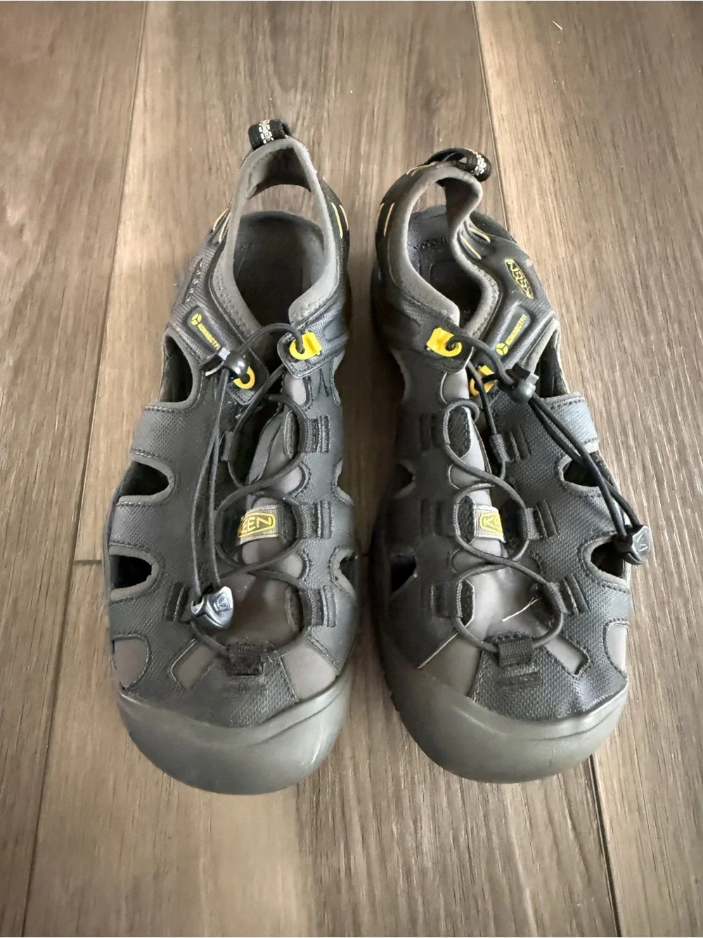 KEEN Men's size 8 Grey & Yellow Outdoor Sandals-great condition